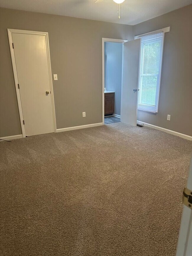 Building Photo - COMING MAY 2023 Shelton Place, 2 bedrooms ...