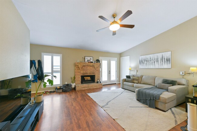 Building Photo - 2425 Augusta Dr