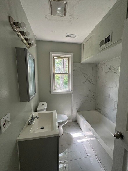 Building Photo - 63 Lombard St