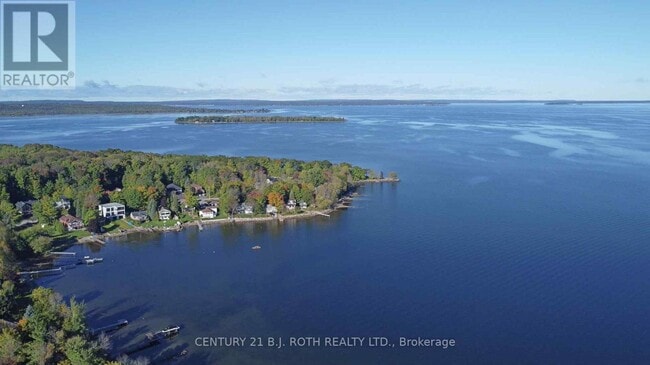 Photo du bâtiment - 263 Robins Point Rd