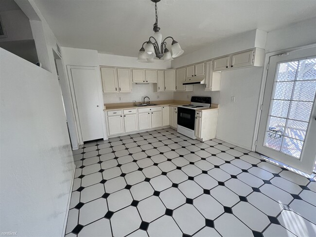 Foto del edificio - 3 br, 1.5 bath House - 3802 North 80th Drive