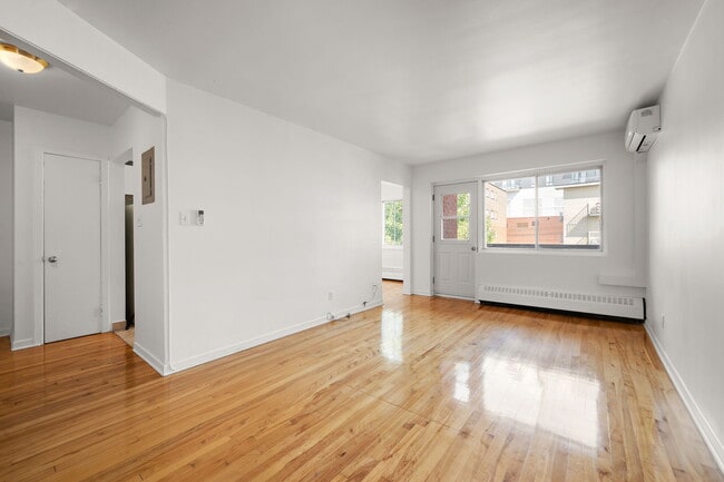 Building Photo - 2775 Av De Kent