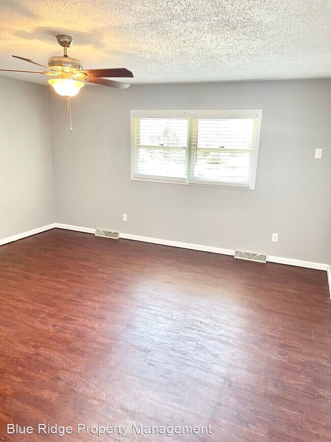 Building Photo - 3 br, 2.5 bath House - 6747 W Carters Vall...