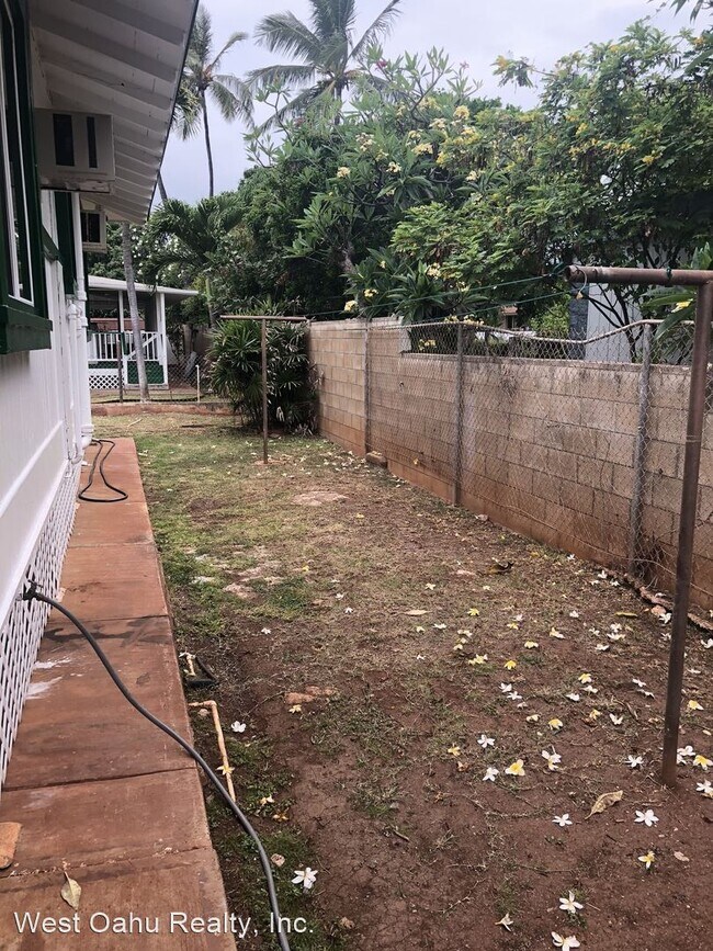 Foto del edificio - 91-677-677 Pohakupuna Rd