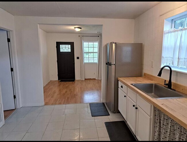 Foto del edificio - $895 - 2 bed 1 bath - Single Family Home