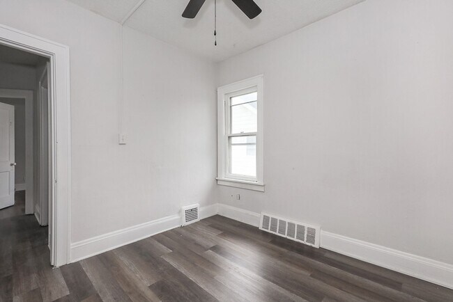 Foto del edificio - 4930 E 108th St