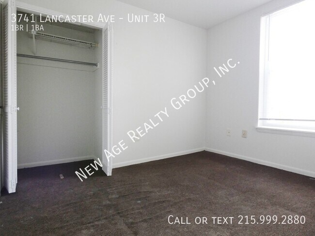 Building Photo - Updated, spacious 1 bedroom, 1 bathroom ap...