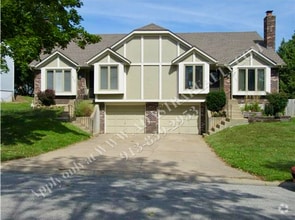 Building Photo - 9704 W 83rd Terrace
