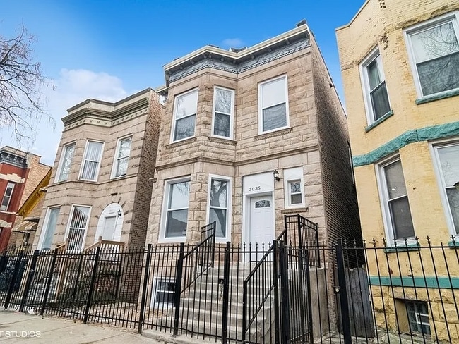 Building Photo - 3035 W Flournoy St
