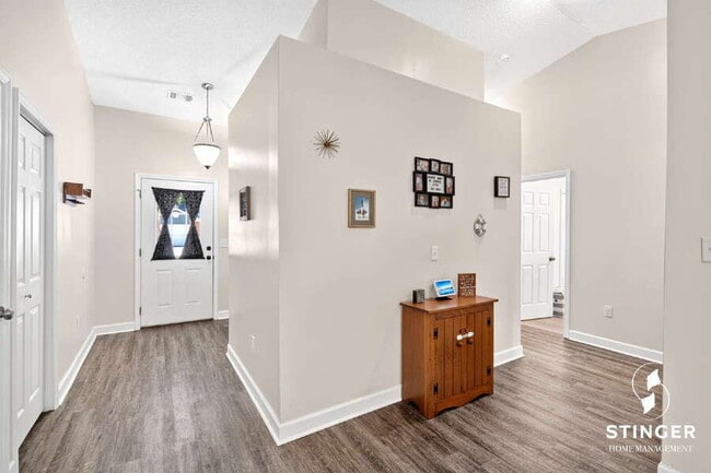 Building Photo - 13 Brindlewood Dr