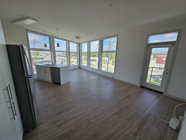 Building Photo - 1125 Pembina Hwy