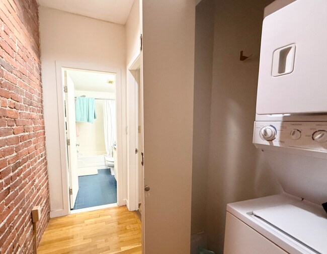 Building Photo - 95 Gainsborough St