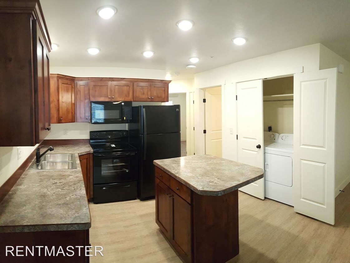 Foto principal - 896 Everett Pl