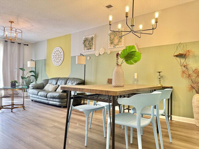 Foto del edificio - 1275 Sweet Pine Dr