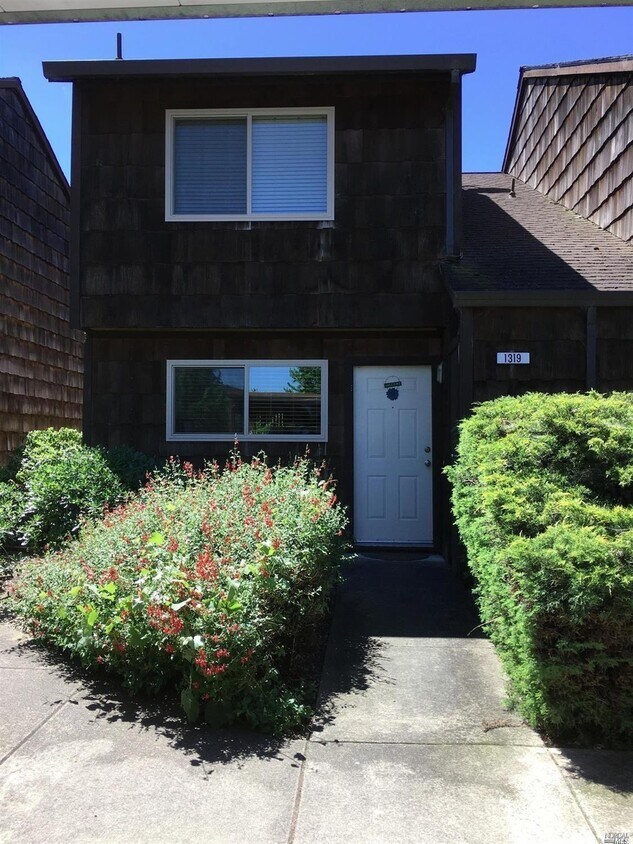 1319 Parkway Dr, Rohnert Park, CA 94928 Townhome Rentals in Rohnert