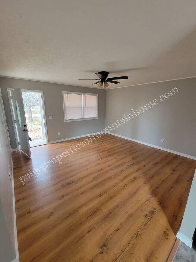 Foto del edificio - Town Park 3 bed 1 bath