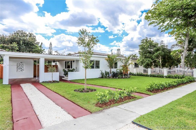 Building Photo - 1140 NE 155th St