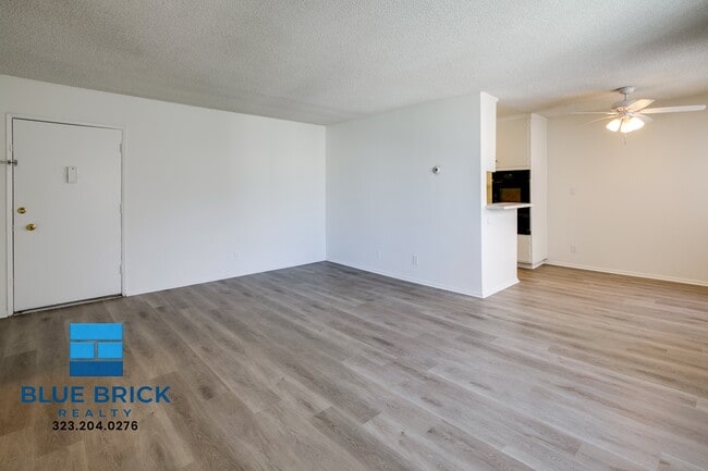 Foto del edificio - 17834 Burbank Blvd