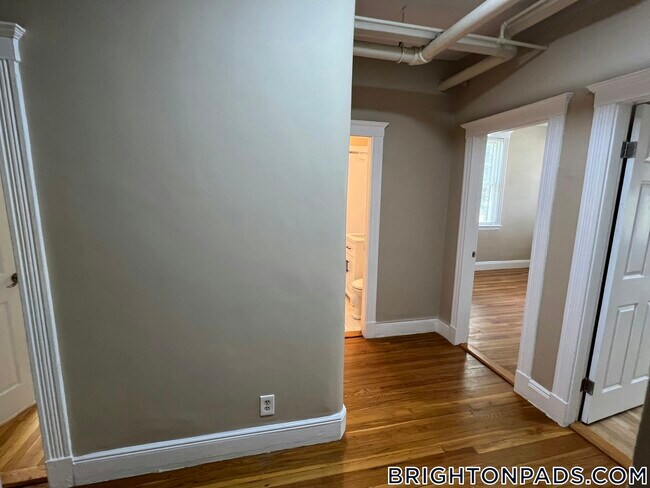 Building Photo - 32 Sidlaw Rd