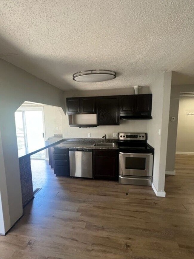 Building Photo - Adorable 3 bed/1.5 bath house with yard