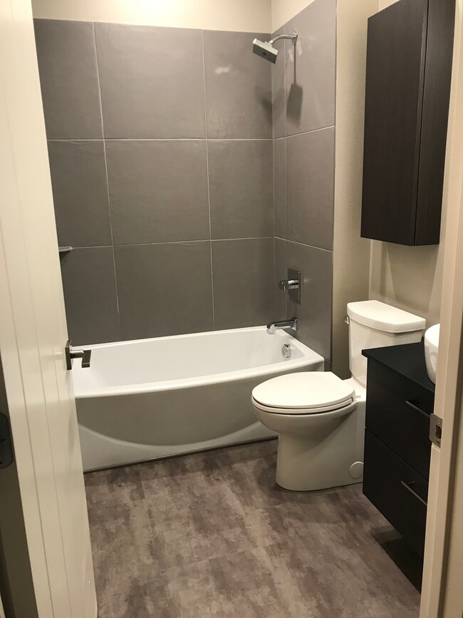 Bathroom - 414 Kirman Ave.