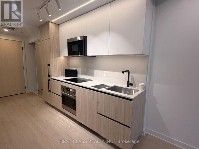 Building Photo - 699 Sheppard Ave E