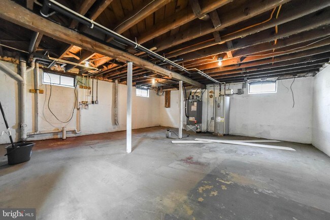 Building Photo - 46720 Midway Dr