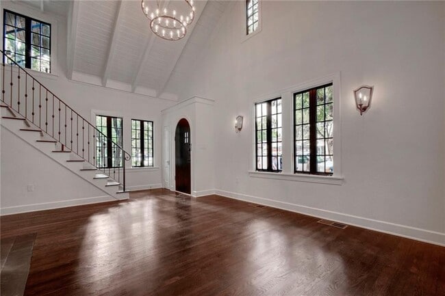 Building Photo - 1208 W 22 1/2 St