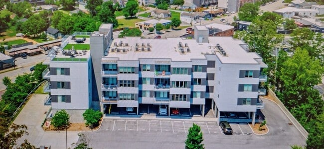 Building Photo - 411 Fairpoint St