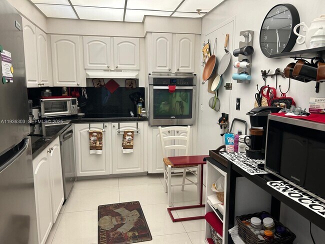 Building Photo - 3801 S Ocean Dr