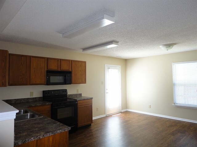 Building Photo - 10233 Arrowhead Ct