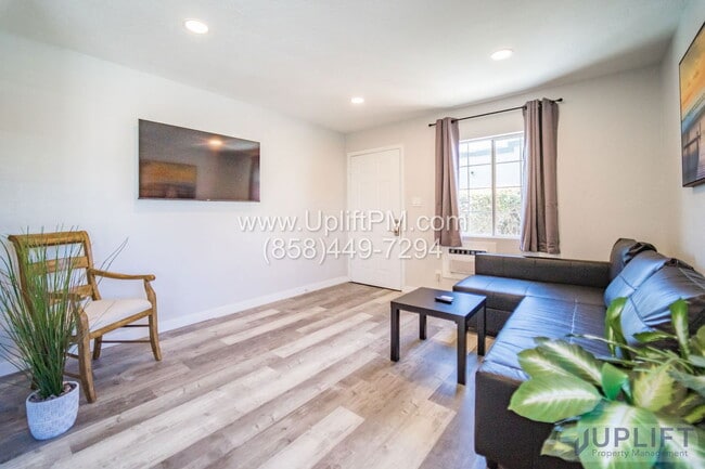 Building Photo - 4233 Swift Ave