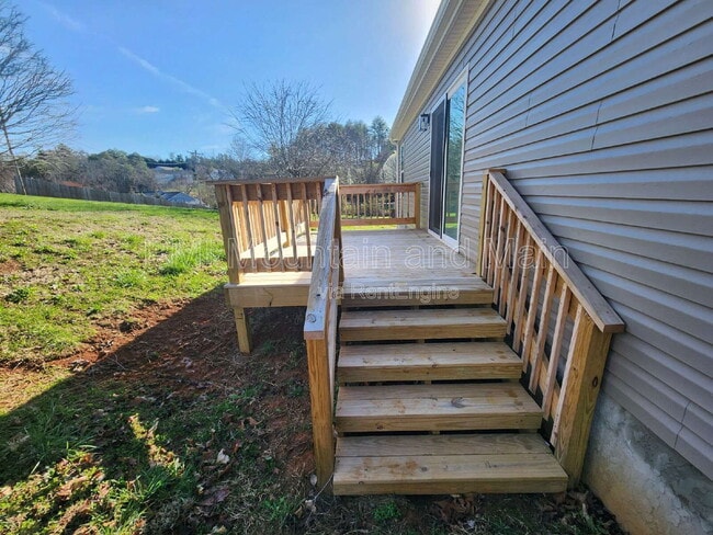 Building Photo - 102 Indian Camp Branch Rd