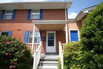 Building Photo - 2010 Jersey Ave