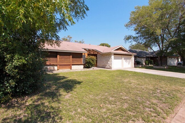 Building Photo - 605 Timber Trail