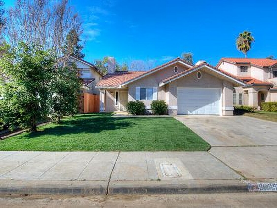 8805 N Barton Ave, Fresno, CA 93720 House Rental in Fresno, CA