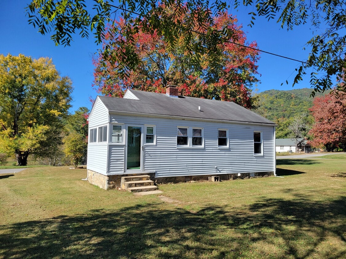 264 Peters Cove Rd, Waynesville, NC 28786 House Rental in Waynesville