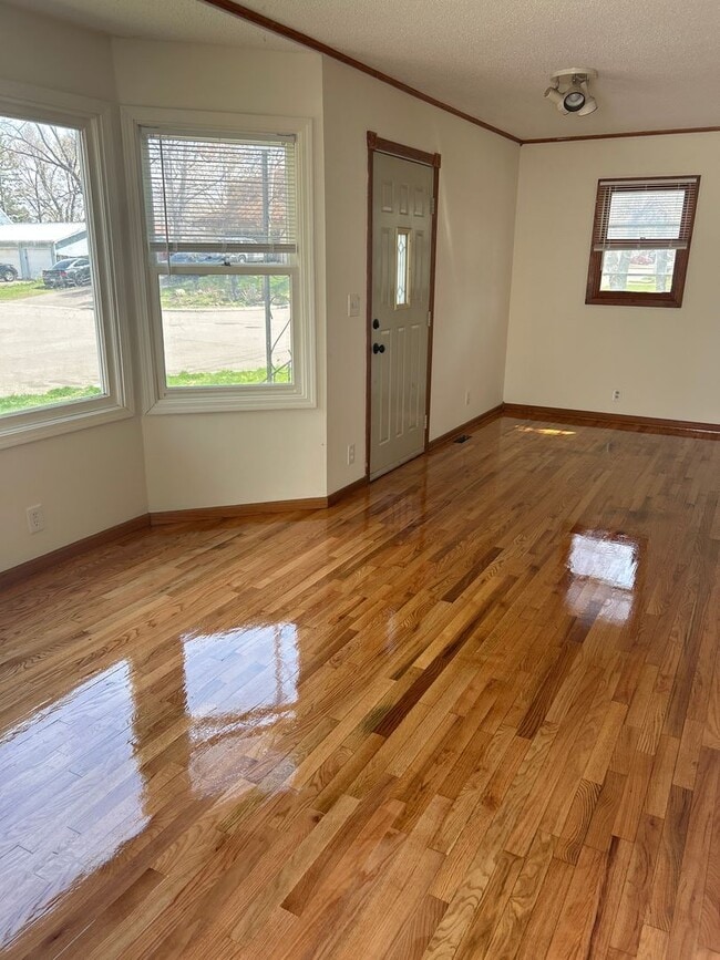 Building Photo - Beautiful Home Available: May 1st!