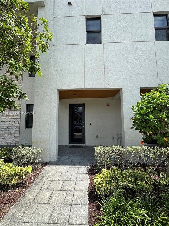 Foto del edificio - 10419 NW 82nd St