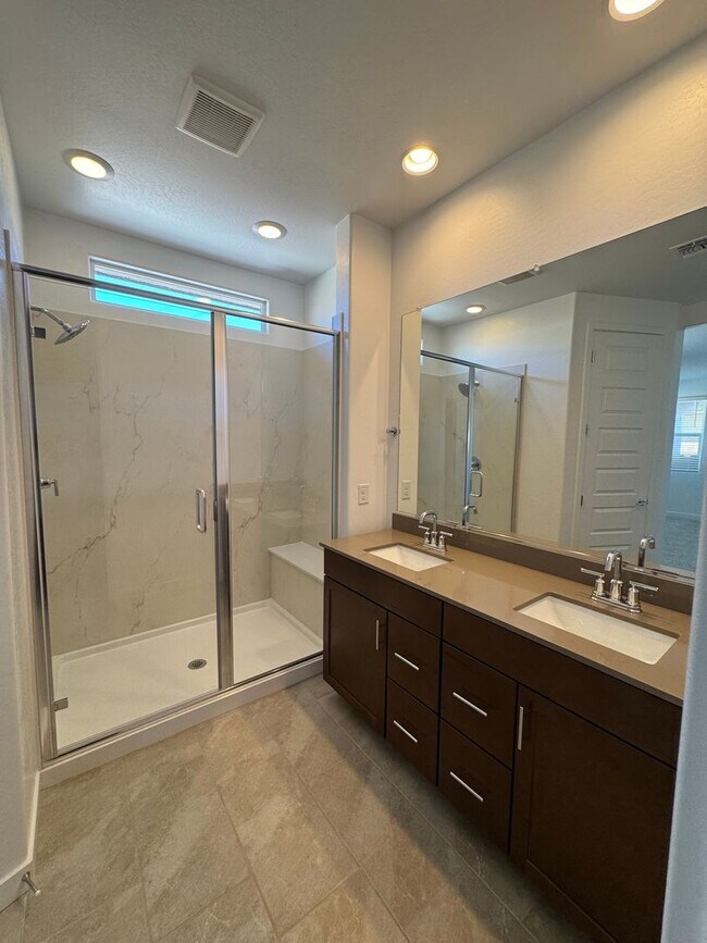 Foto del edificio - BRAND NEW 5 BEDROOM HOME IN MIDDLE VISTA: DISCOVERY