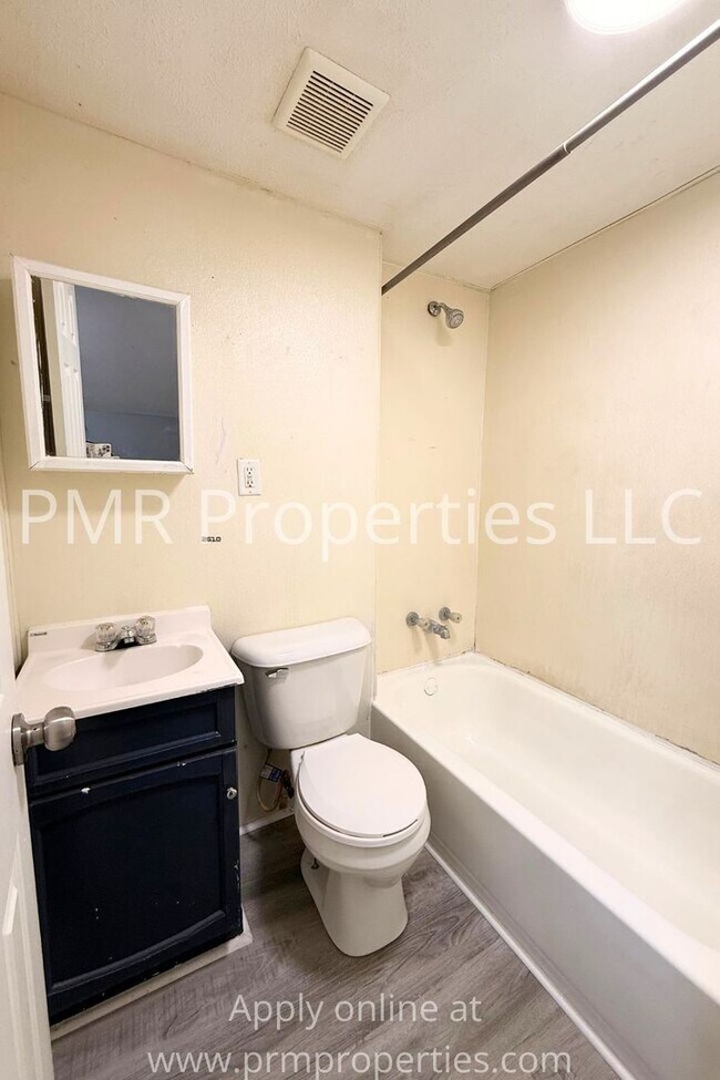 Foto del edificio - 4 Bedrooms / 1.5 Bathrooms House