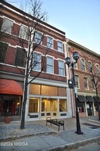 Building Photo - 617 Cherry St