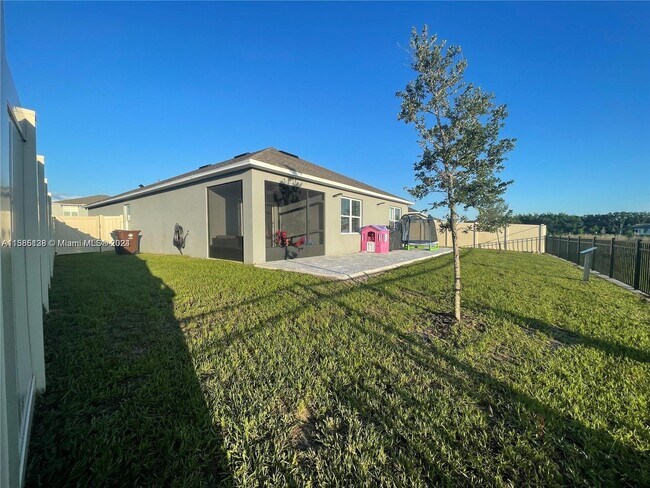 Building Photo - 497 Noble Ave