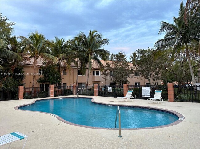 Foto del edificio - 3750 N Jog Rd