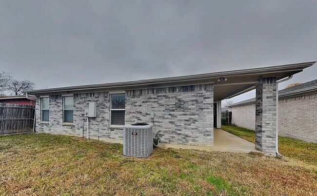 Foto del edificio - Spacious, Stylish, and Simply Perfect — 3-Bedroom Home