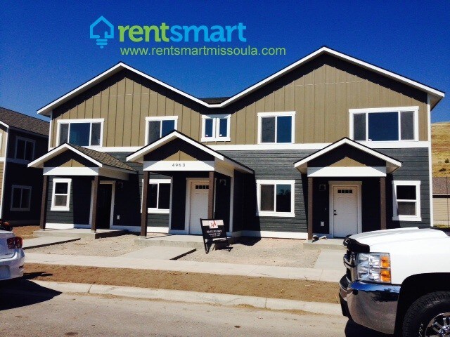Primary Photo - Luxury 2 bedroom - Garage AC Deck