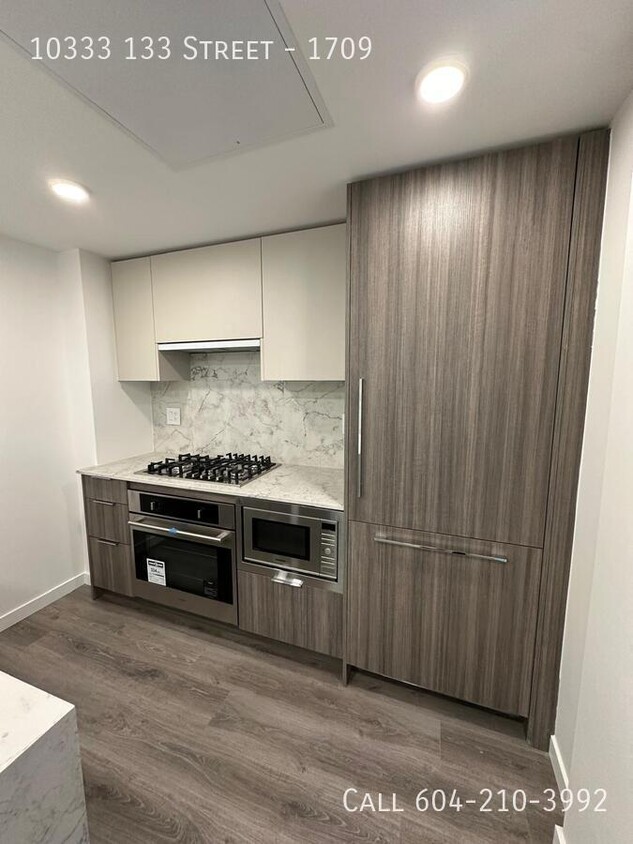 Photo principale - New Condo in Central Surrey