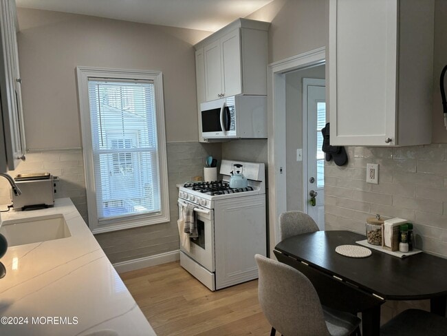 Building Photo - 7 Abbott Ave