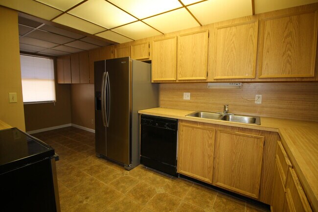 Building Photo - 5939 Forest Hill Blvd