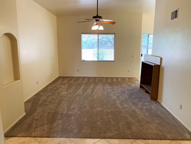 Building Photo - 650 N Northern Vista Pl